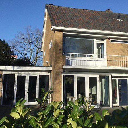 Villa Cosy Central Incl Jacuzzi Near Trainstation, Beach And City Heemstede Esterno foto