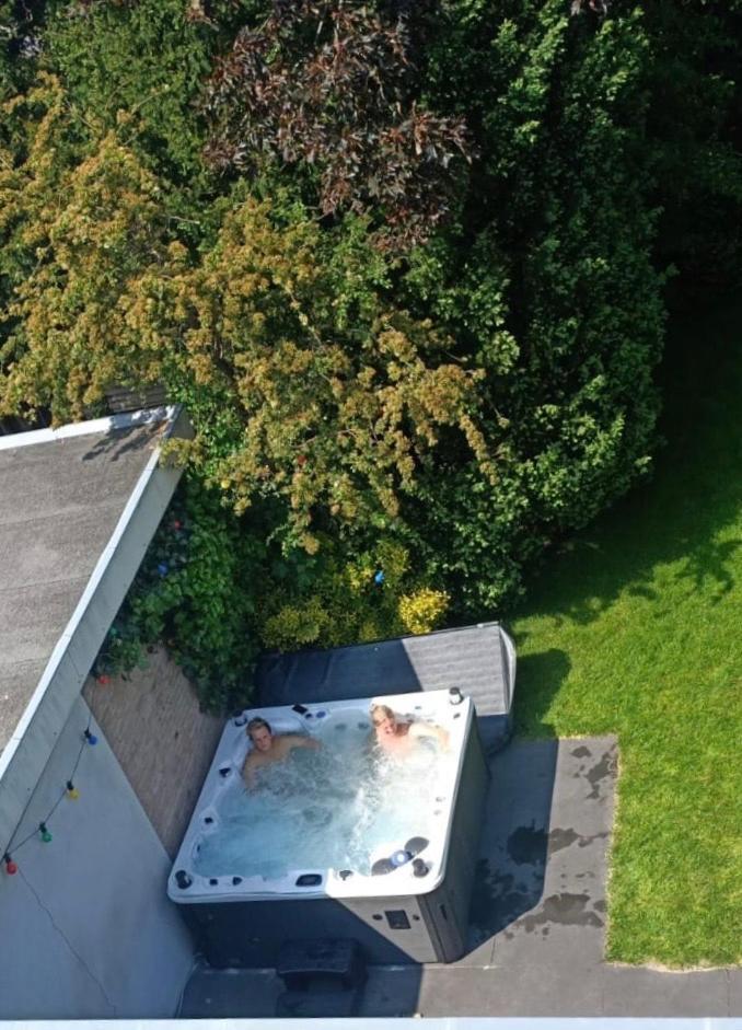 Villa Cosy Central Incl Jacuzzi Near Trainstation, Beach And City Heemstede Esterno foto